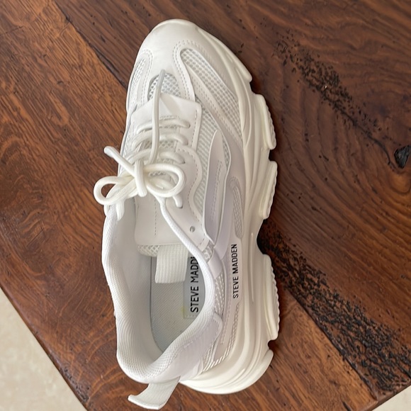 Steve Madden Sneakers New. Worn once - Picture 2 of 4
